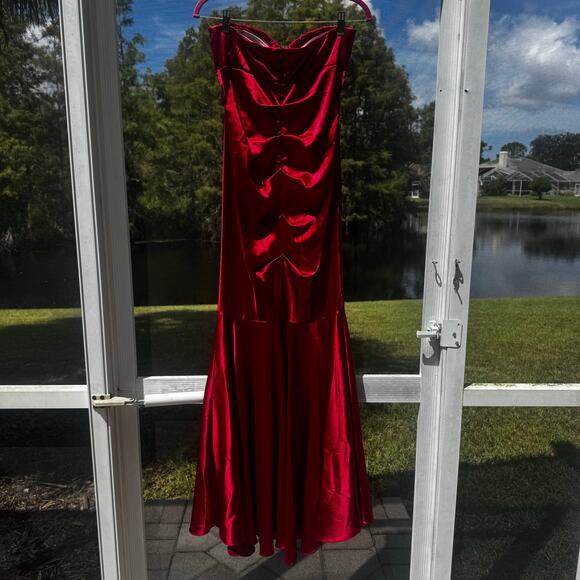 Xscape Red Satin Embellished Mermaid Evening Gown Size 10 Hoco Homecoming Prom - Picture 2 of 15